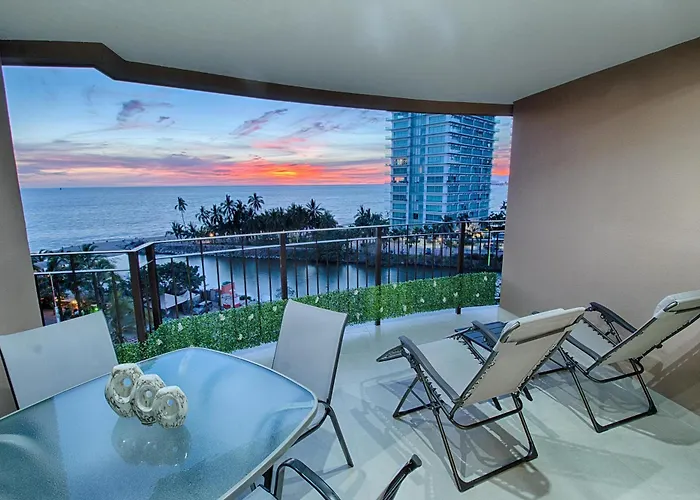 Beachfront Condo With Access To Pools, Gym, Tennis Court