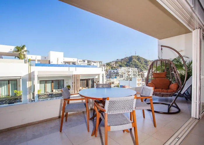 Top Floor Condo With City View, Rooftop Pool, Gym In Old Town