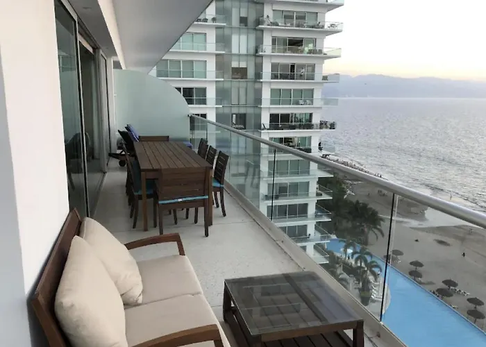 Peninsula Condo On 10Th Floor