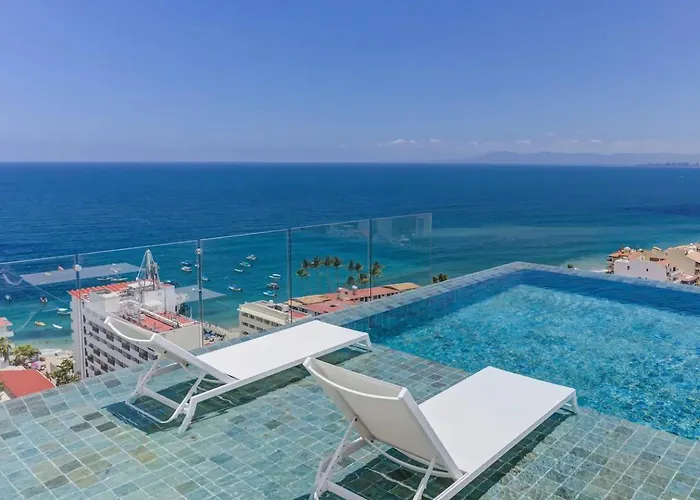 Luxe Penthouse, Calm Vistas
