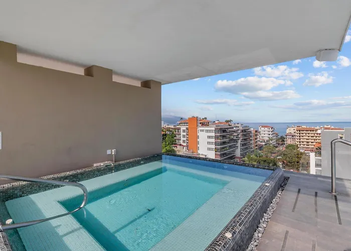 Studio In Central Location, Rooftop Pool, Hot Tub, Gym, Fire Pit