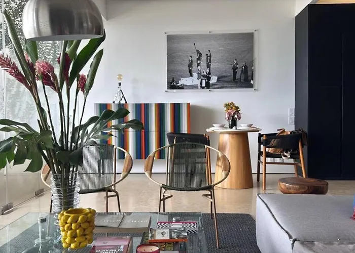 The Jungle A Special Oasis In Soho Pv