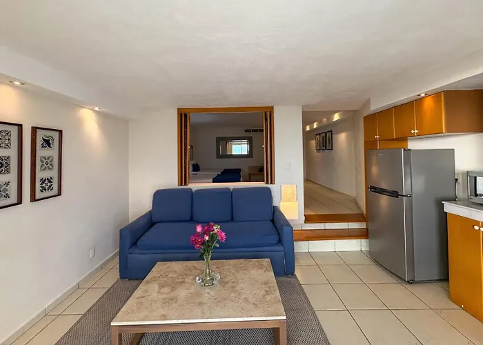 Oceanfront: Views & Amenities!