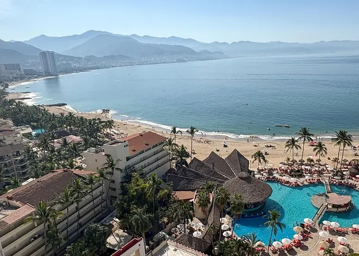 Amazing Ocean View! Access To The Pool & The Beach