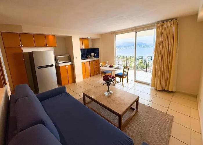 Prime Beachfront Flat & Balcony!