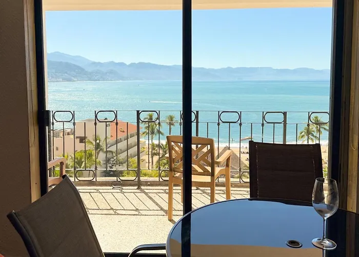 Beautiful Ocean View, Pool & Beach!