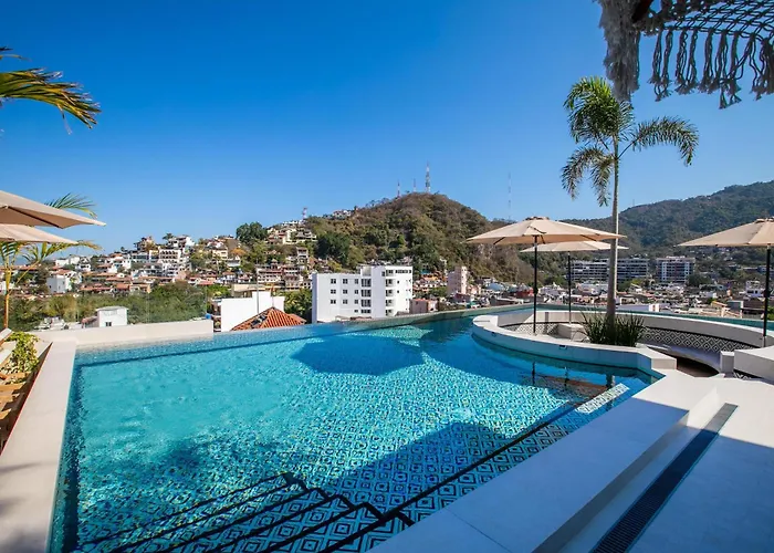 D\'Vine Escape: Luxury Condo In Romantic Zone