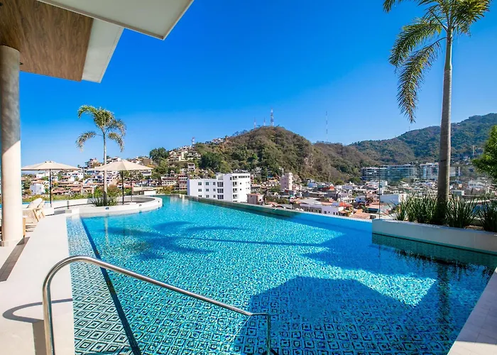 Luxury Dvine Stay - Rooftop Pool In Romantic Zone