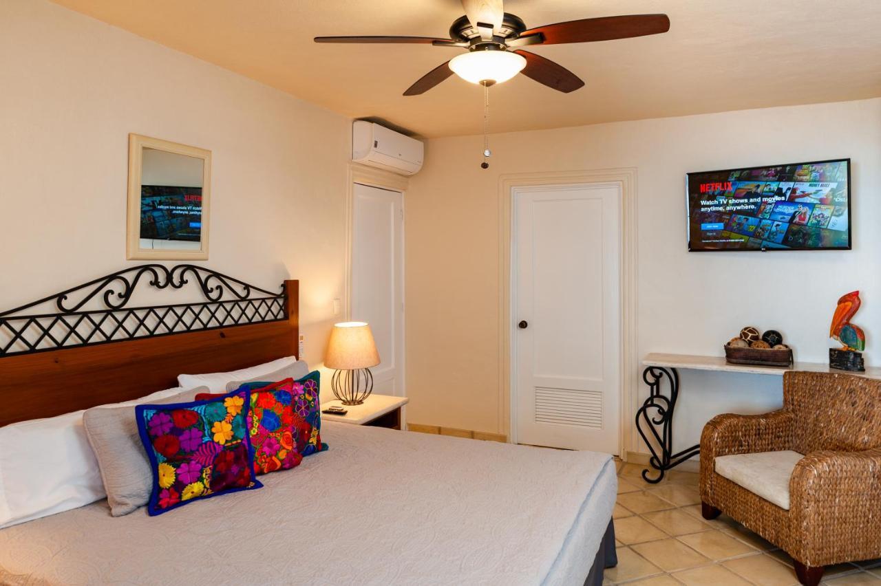 Ocean Front, 3 Bedroom, 3 Bathroom, Casa Natalia, Playa Esmeralda *