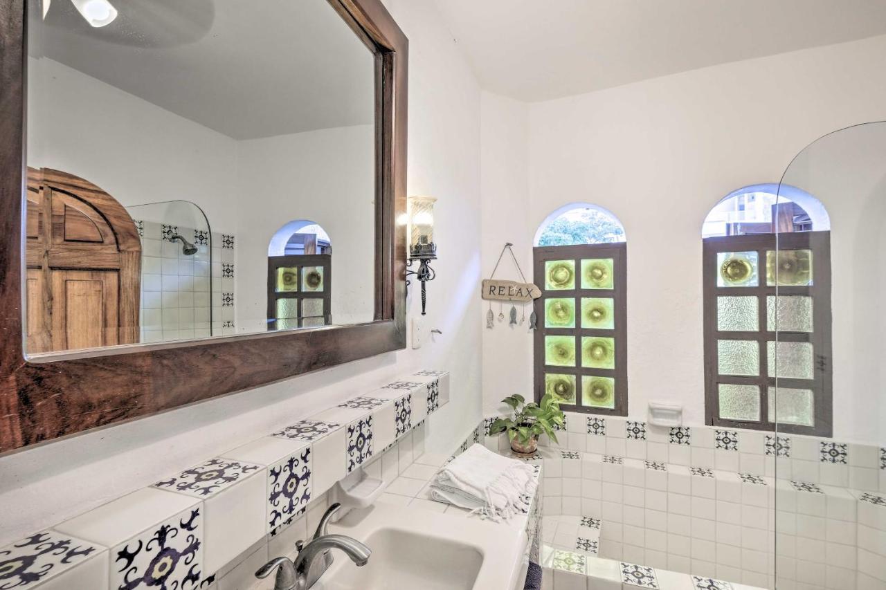 Mid-century Modern With Patio And Ocean Views! Apartment Puerto Vallarta