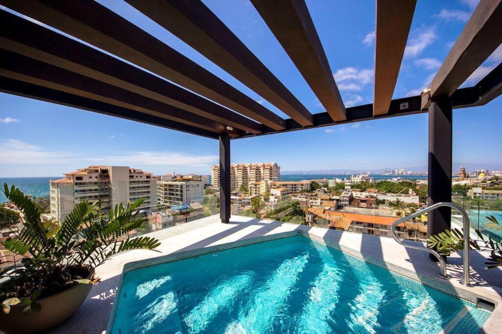 Zenith 601, Zona Romantica, 2 Balconies With Incredible Views, Rooftop Pool * Puerto Vallarta