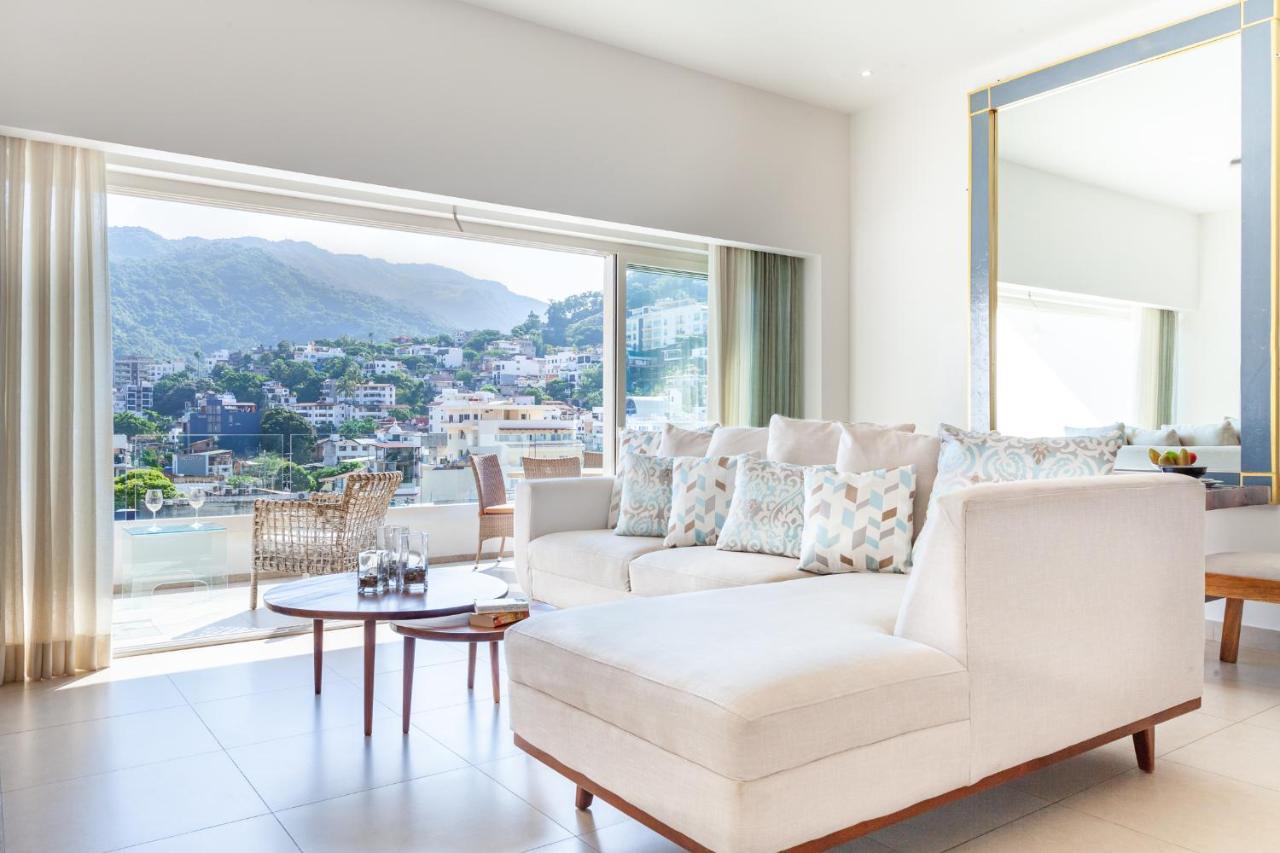 Zenith 601, Zona Romantica, 2 Balconies With Incredible Views, Rooftop Pool Apartment *