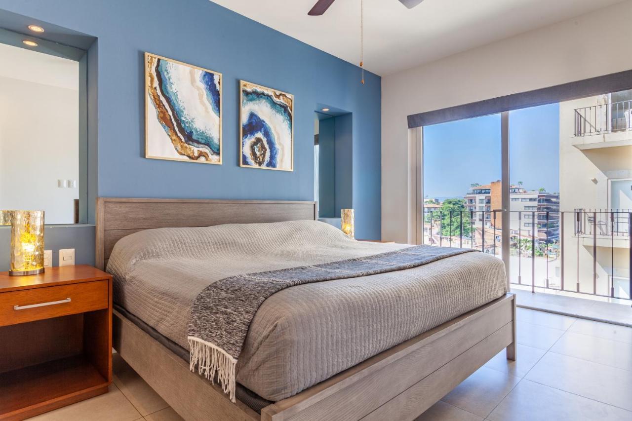 Zenith 601, Zona Romantica, 2 Balconies With Incredible Views, Rooftop Pool Apartment *