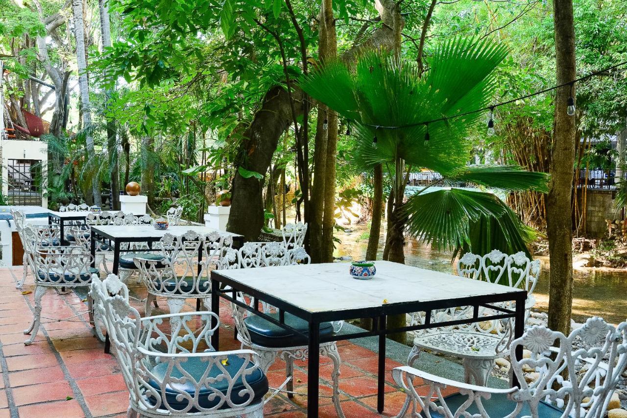 Garlands Del Rio Riverside Boutique Hotel Bed & Breakfast