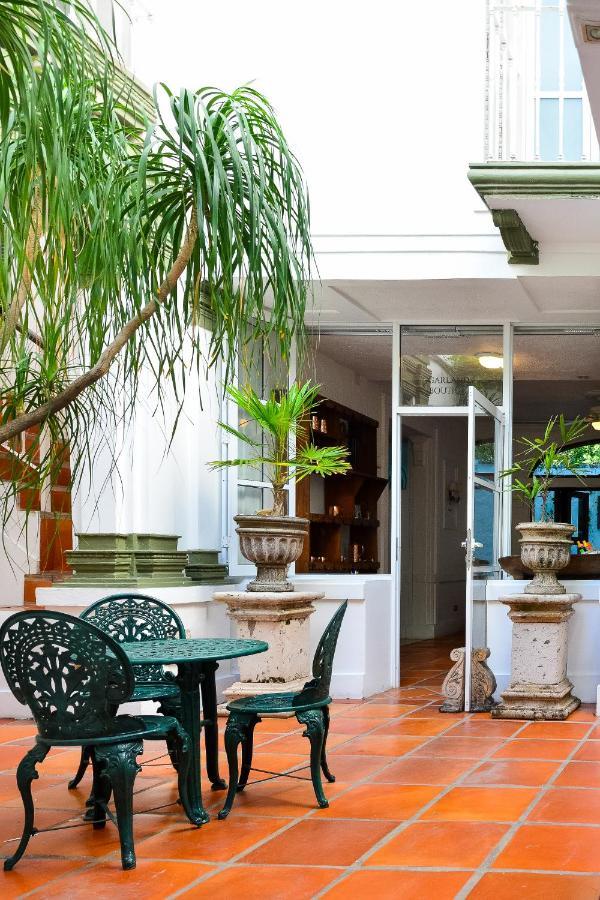 Garlands Del Rio Riverside Boutique Hotel Bed & Breakfast