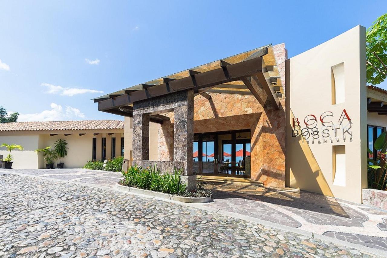 At Garza Blanca Preserve & 5*