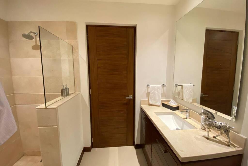 Deluxe Marina View Apartment