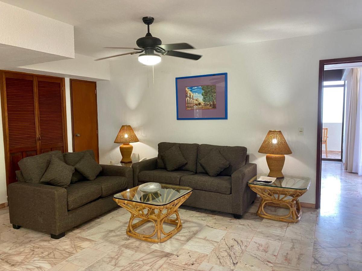 Resort Costa Sur & 4*