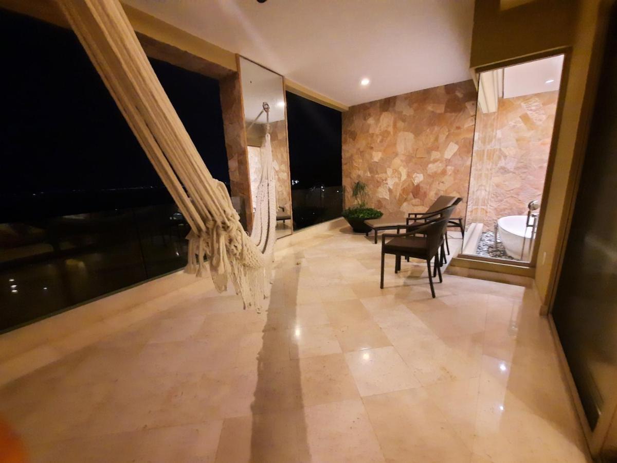 At Garza Blanca Preserve & 5*