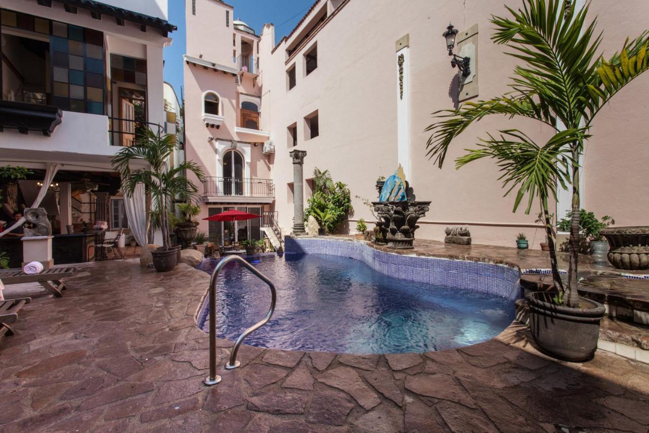 Garlands Del Rio Riverside Boutique Hotel Bed & Breakfast