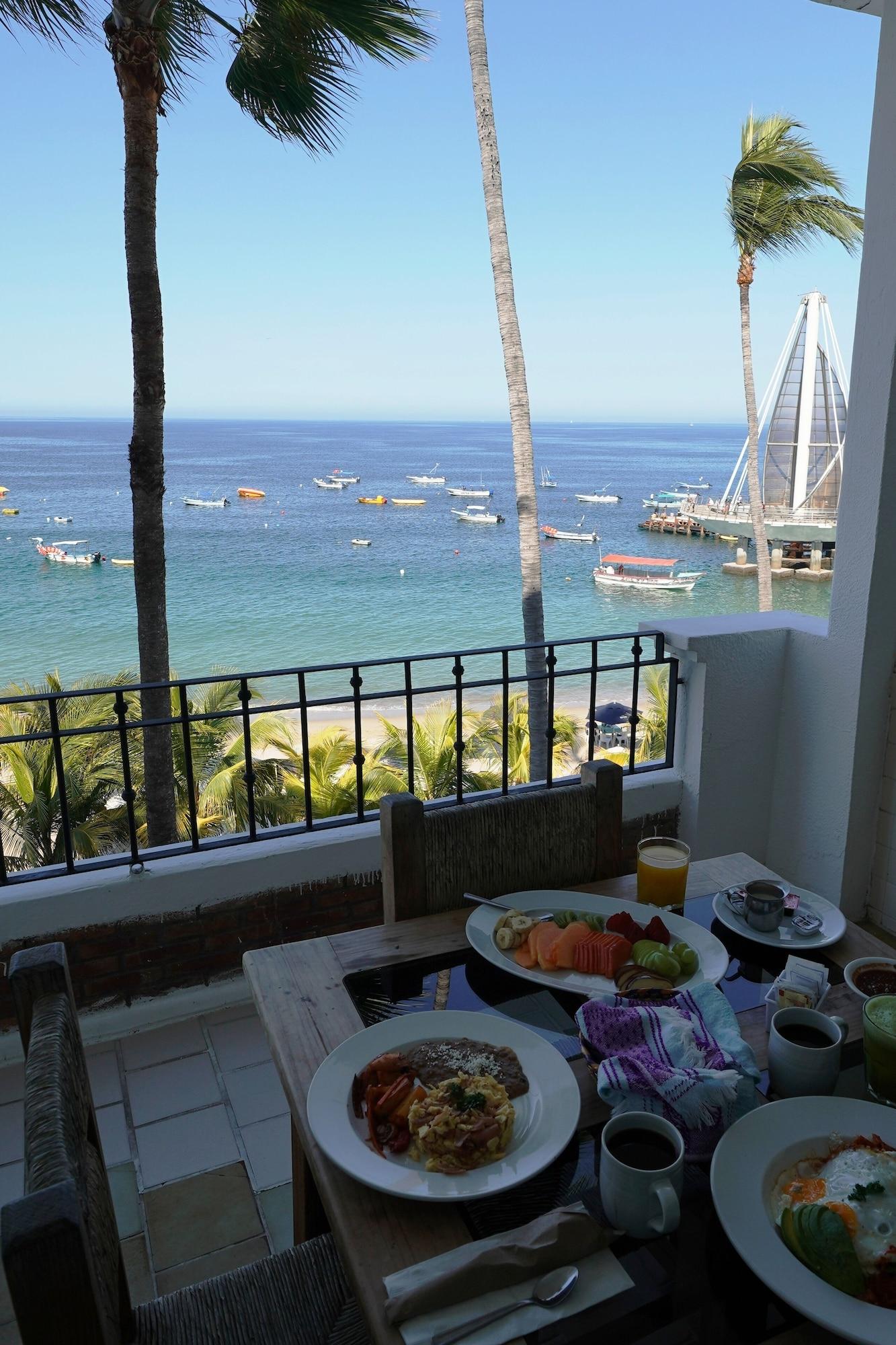 Hotel Emperador Vallarta Beachfront And Puerto Vallarta