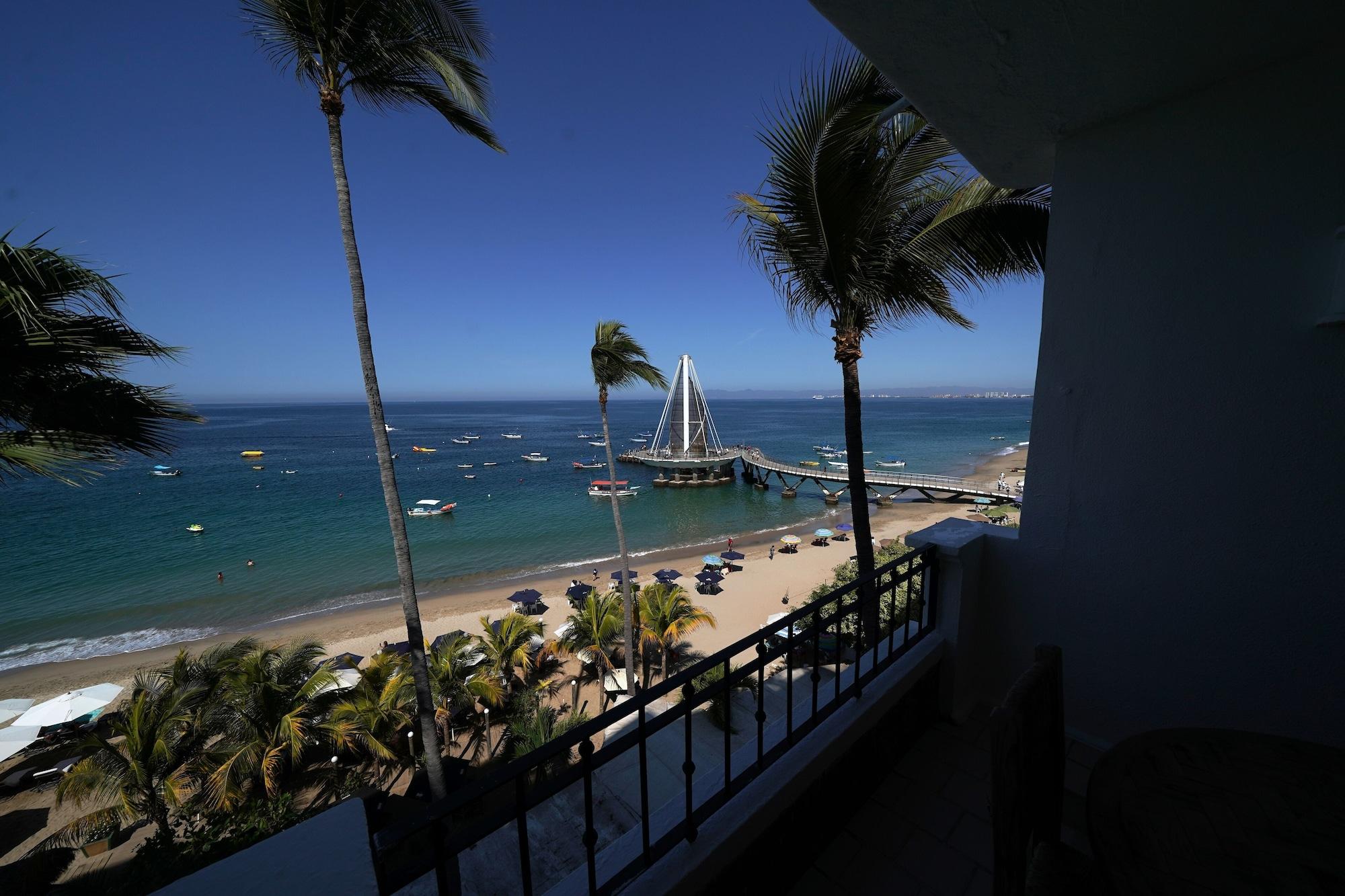Hotel Emperador Vallarta Beachfront And