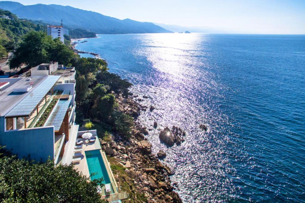 New Oceanfront Luxury In Holiday home