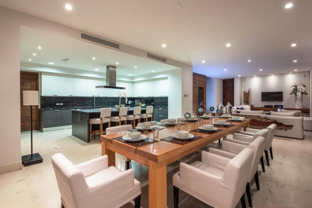 New Oceanfront Luxury In Holiday home
