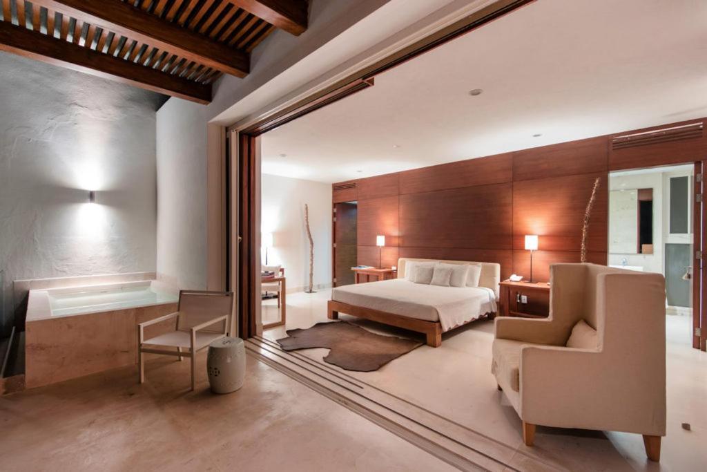 New Oceanfront Luxury In Holiday home