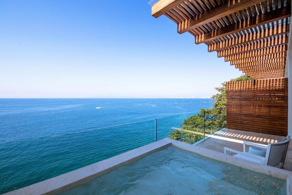New Oceanfront Luxury In Holiday home *