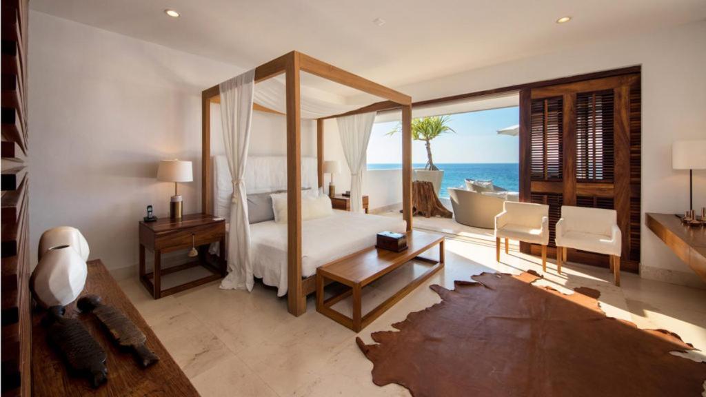 New Oceanfront Luxury In Holiday home