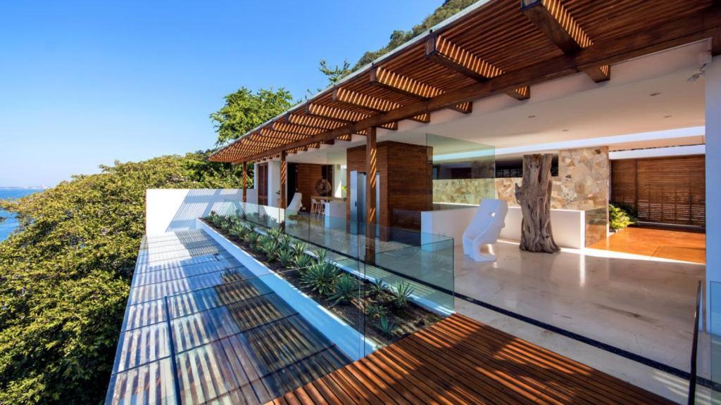 New Oceanfront Luxury In *