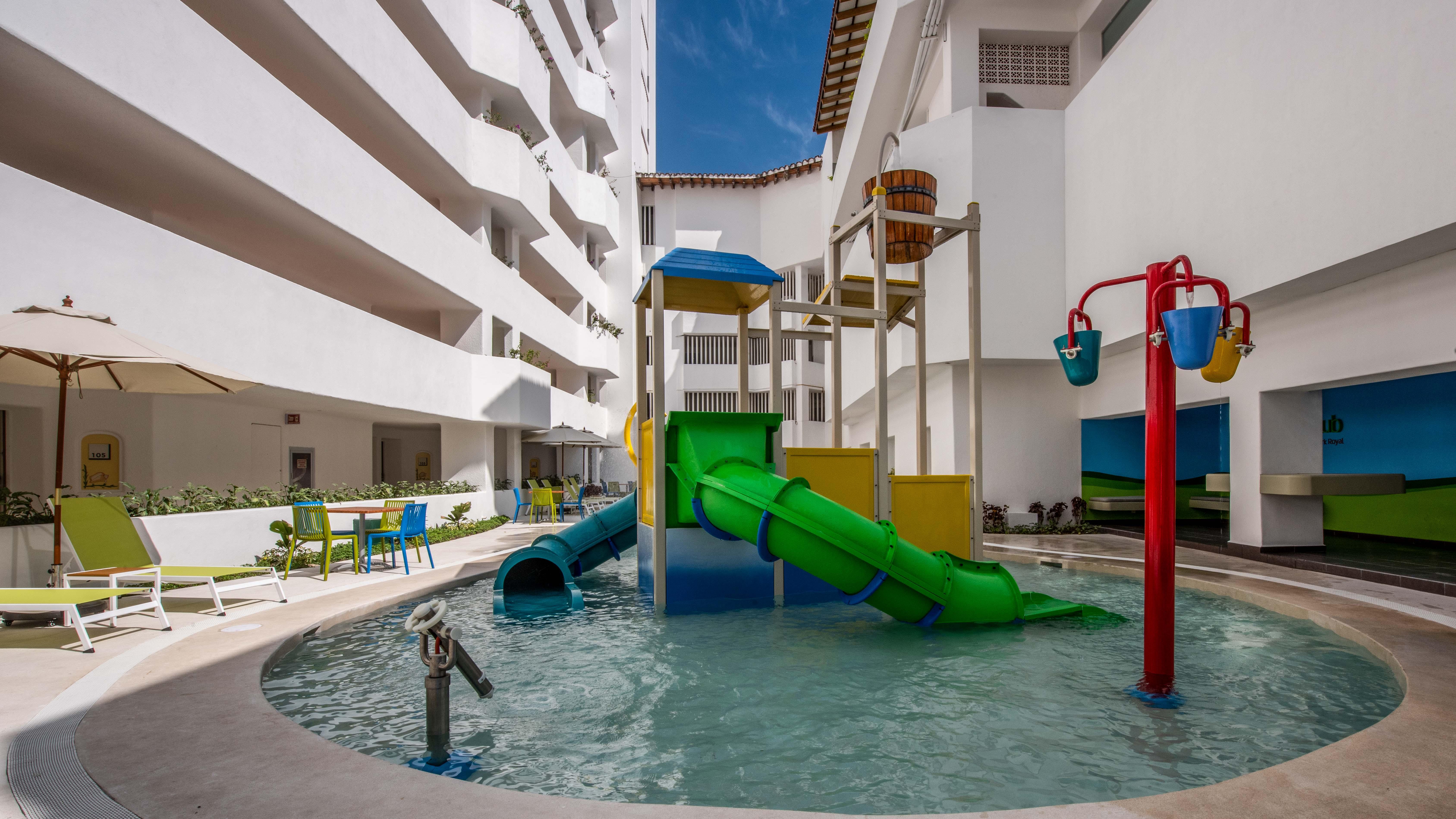 Grand Park Royal 5*