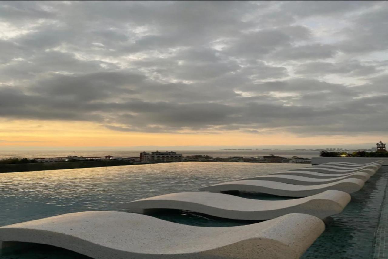 Romantic With Stunning Rooftop Pool And Jacuzzi In Pv By Alterhome *