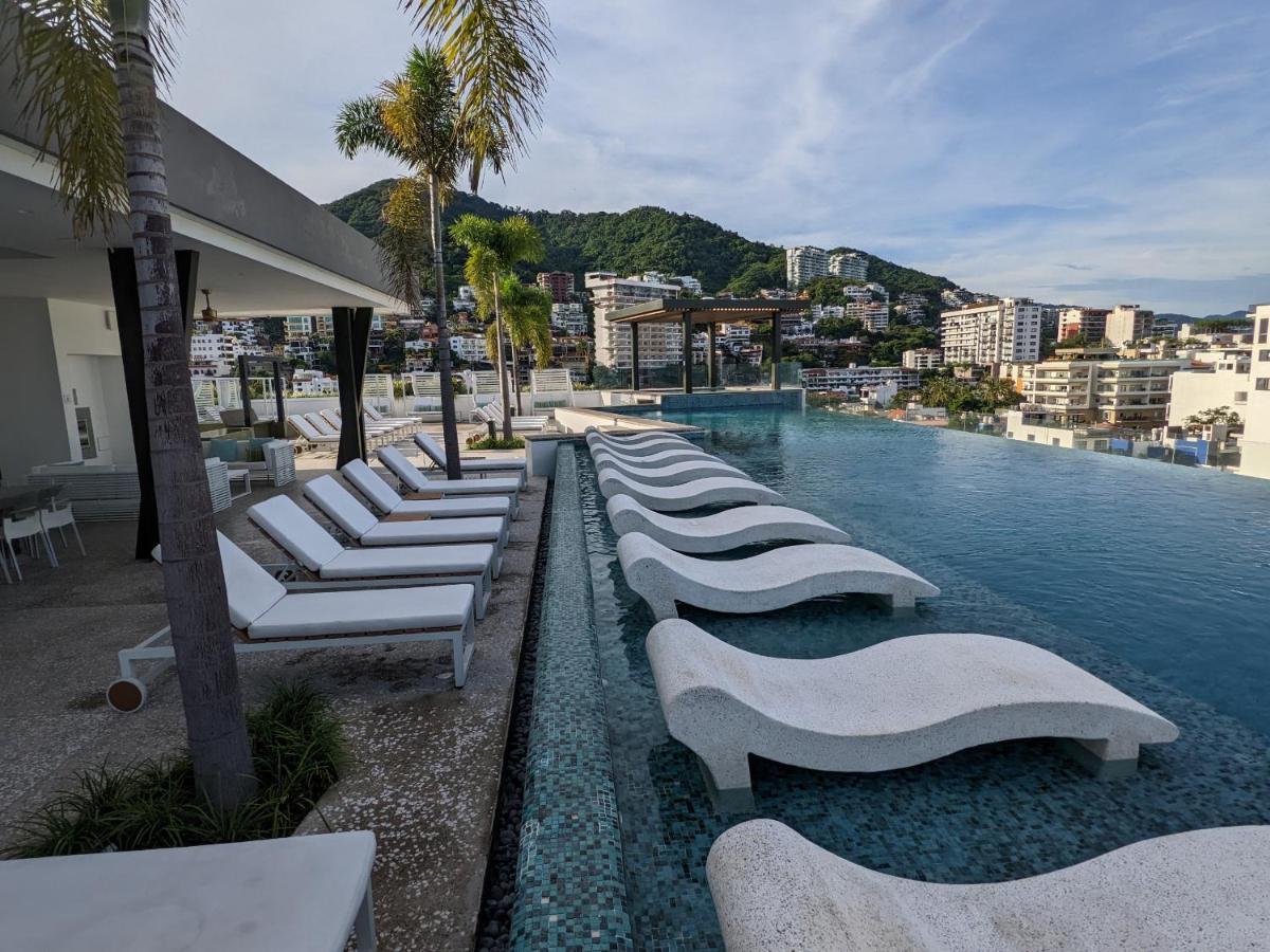Romantic With Stunning Rooftop Pool And Jacuzzi In Pv By Alterhome