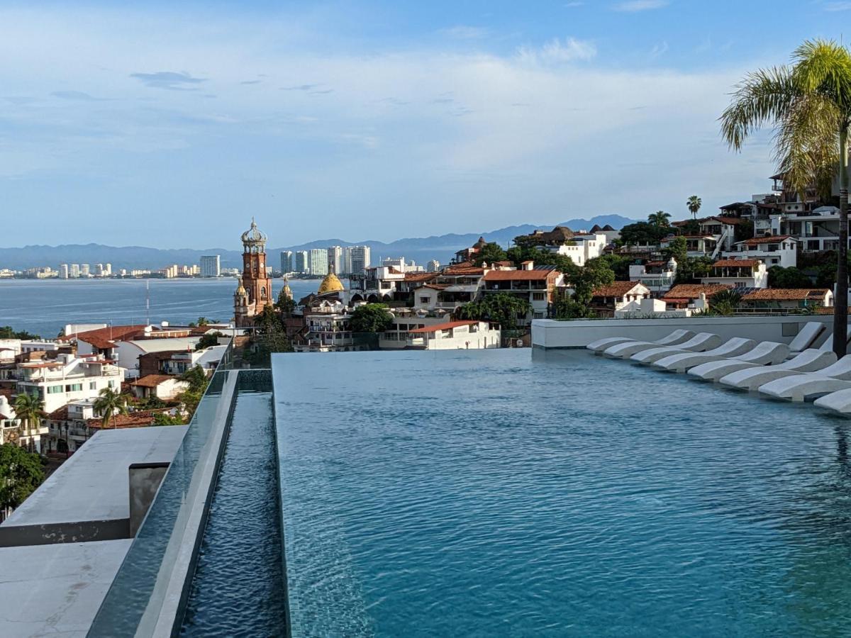 Apartment Romantic With Stunning Rooftop Pool And Jacuzzi In Pv By Alterhome Puerto Vallarta