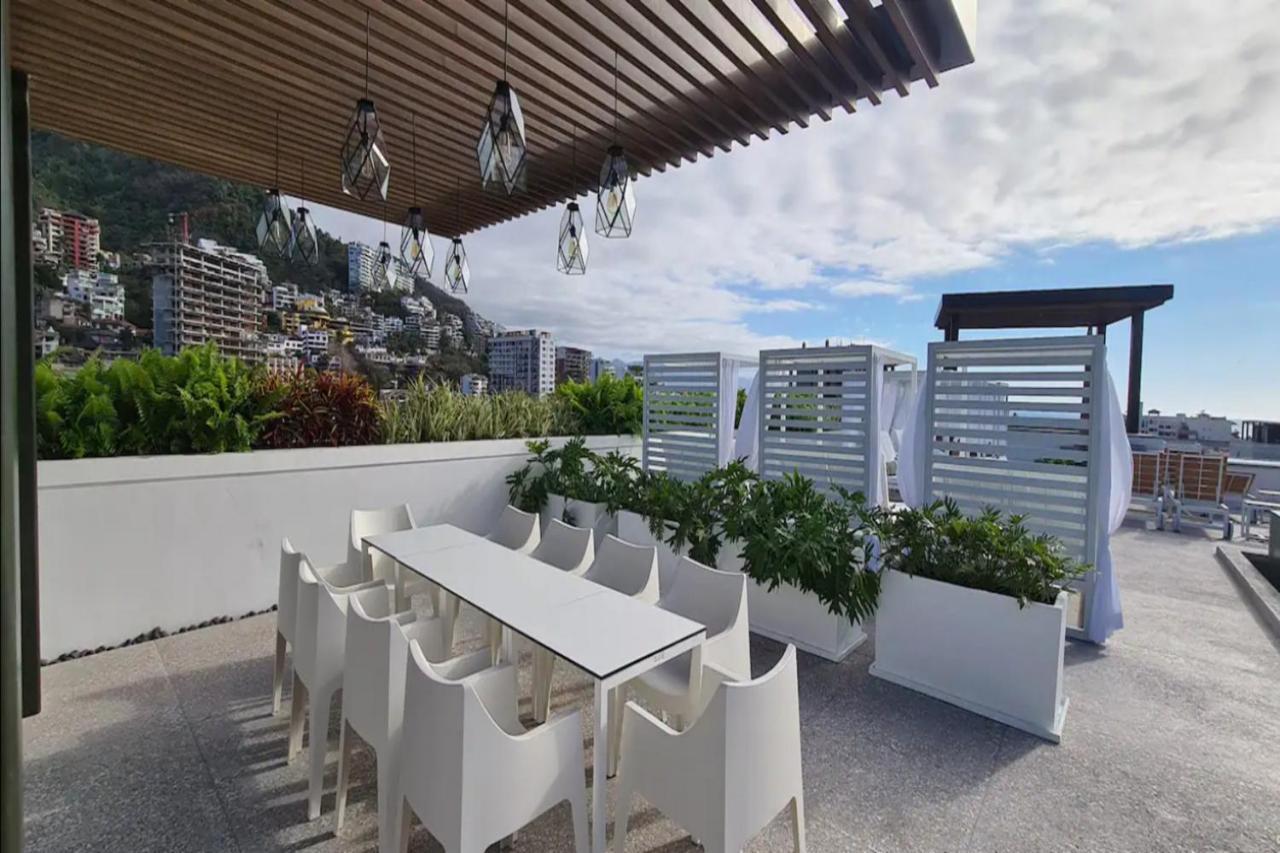 Romantic With Stunning Rooftop Pool And Jacuzzi In Pv By Alterhome