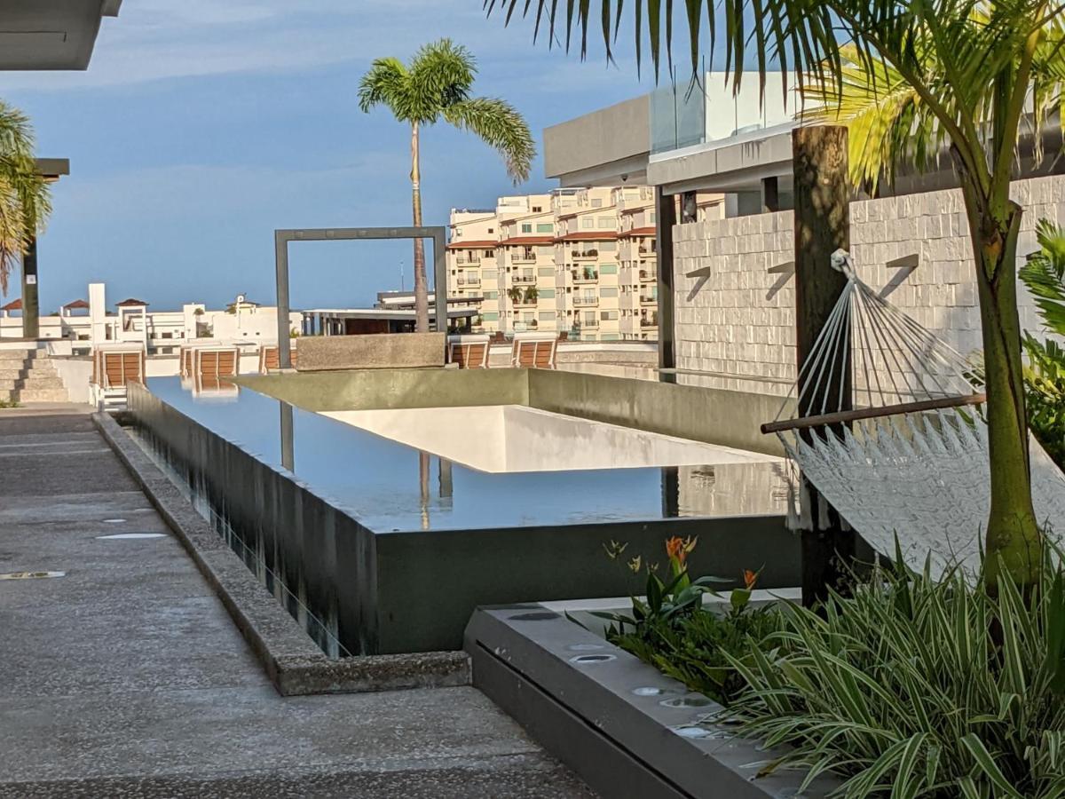 Apartment Romantic With Stunning Rooftop Pool And Jacuzzi In Pv By Alterhome
