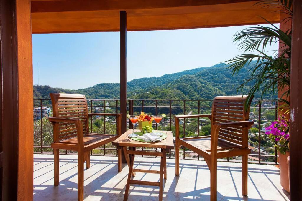 Orange Sunsets, Lush Landscape, Intown, Privacy Villa *
