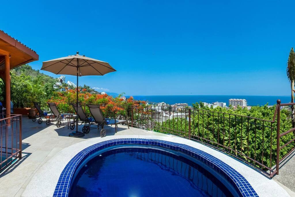 Orange Sunsets, Lush Landscape, Intown, Privacy *