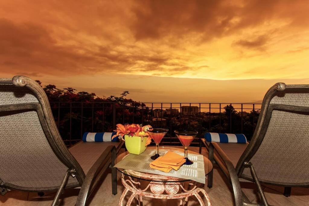 Orange Sunsets, Lush Landscape, Intown, Privacy Villa