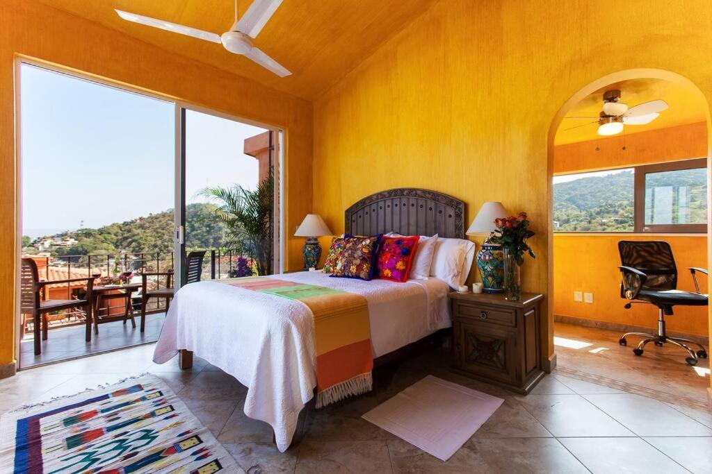 Orange Sunsets, Lush Landscape, Intown, Privacy Villa
