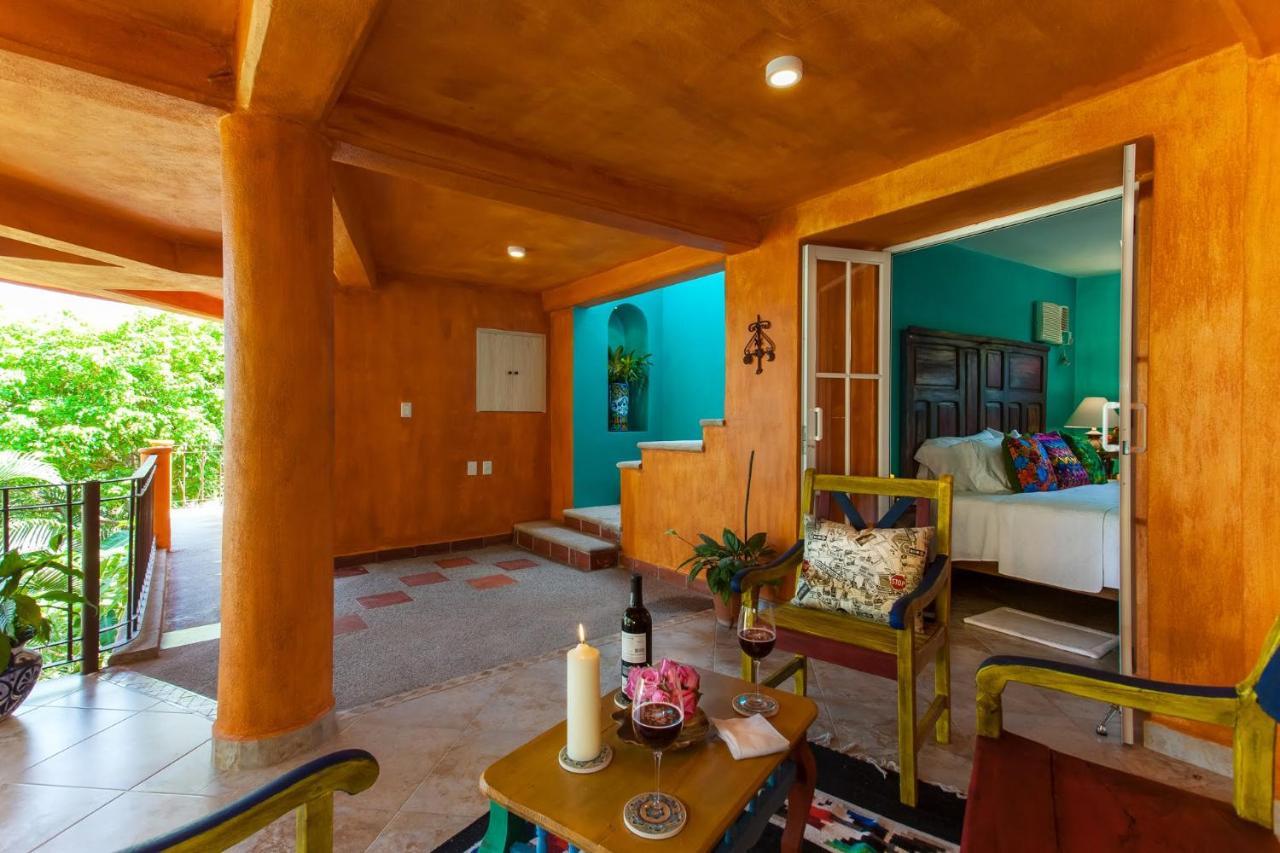 Orange Sunsets, Lush Landscape, Intown, Privacy Villa *