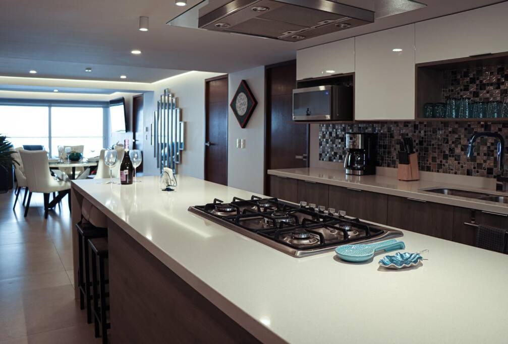 Harbor 12005 Huge Unit 2 Balconies Beachfront By Moikkarentals *
