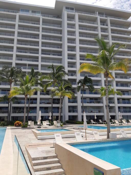 Apartment Harbor 12005 Huge Unit 2 Balconies Beachfront By Moikkarentals