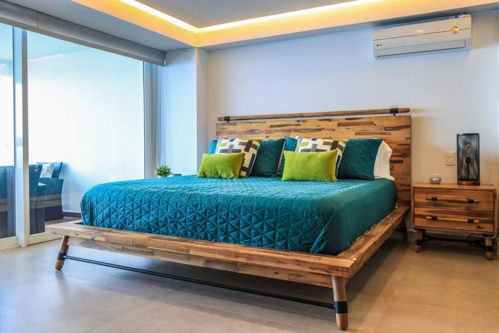 Harbor 12005 Huge Unit 2 Balconies Beachfront By Moikkarentals *