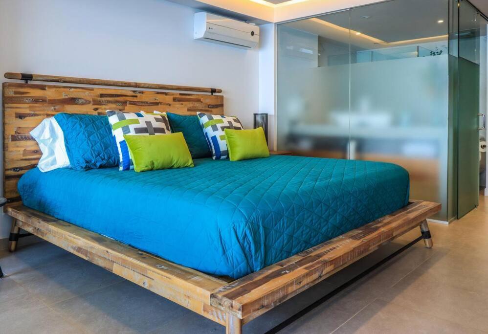 Apartment Harbor 12005 Huge Unit 2 Balconies Beachfront By Moikkarentals