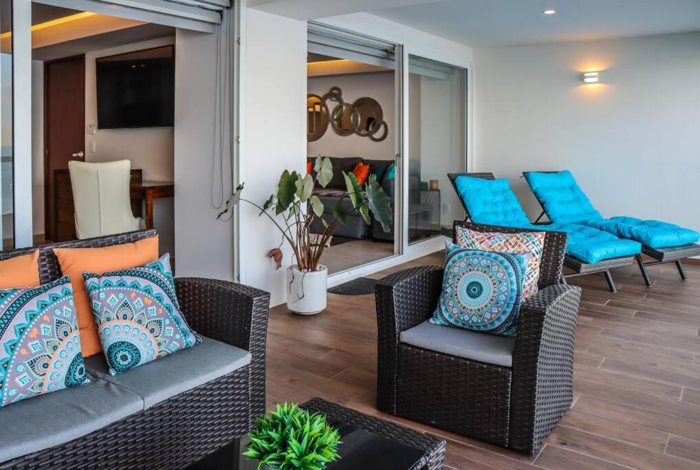 Apartment Harbor 12005 Huge Unit 2 Balconies Beachfront By Moikkarentals *