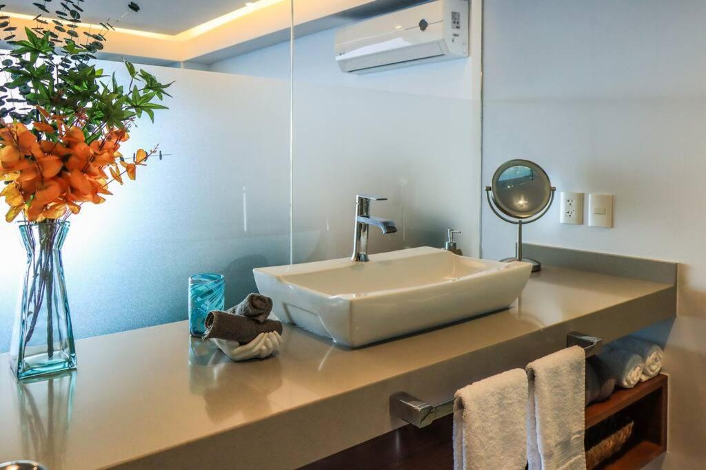 Harbor 12005 Huge Unit 2 Balconies Beachfront By Moikkarentals Apartment