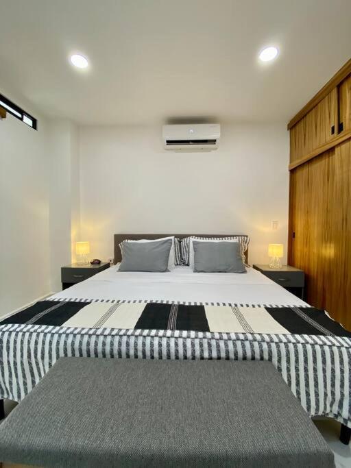 New Beautiful Rooftop & Romantic Ocean Views Apartment *